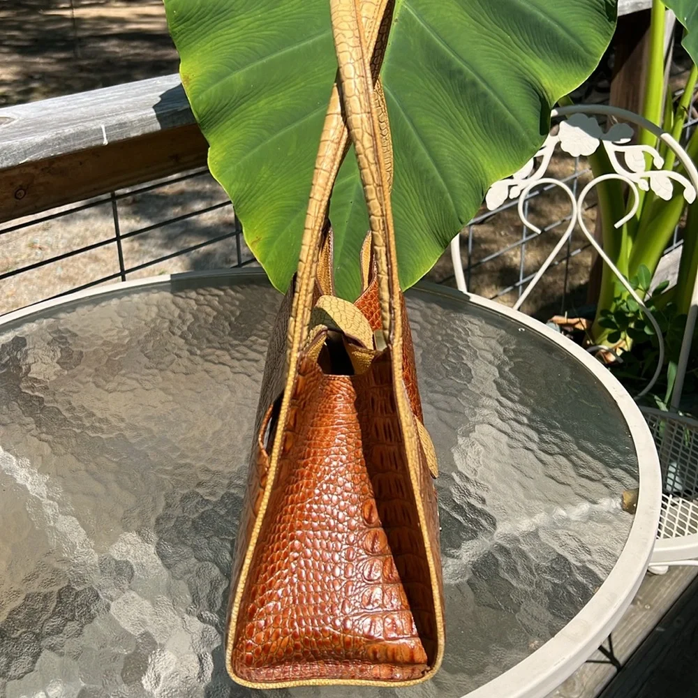 Vintage Brahmin toasted almond /cream Sophie bag. leather, alligator ๐ print. - Picture 3 of 12